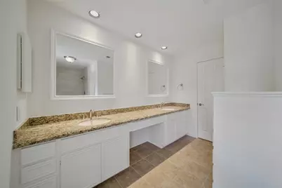 813 E Green Belt Drive, Sugar Land, TX 77498 - Photo 18