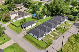 2222 Erastus St, Houston, TX 77020 - Photo 2