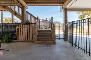 12839 E Conquistador Dr, Galveston, TX 77554 - Photo 18