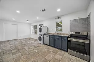 820 E 28th St, Houston, TX 77009 - Photo 8