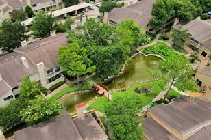 9447 Pagewood Ln, Houston, TX 77063 - Photo 24