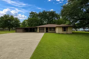 12711 Britt Rd, Pearland, TX 77581 - Photo 2