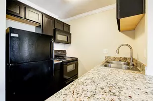 2006 W 43rd St, Houston, TX 77018 - Photo 2