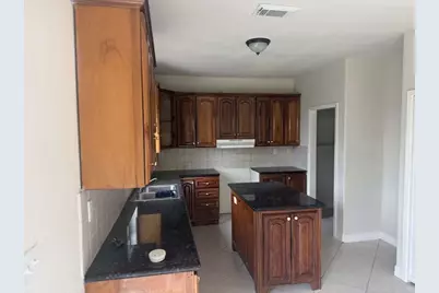 1675 Hugh Road #B, Houston, TX 77067 - Photo 4