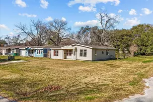 1002 Orange St, La Marque, TX 77568 - Photo 4