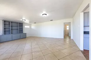 985 Co Rd 301, Shiner, TX 77984 - Photo 6