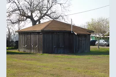 266 1st Street, Port Lavaca, TX 77979 - Photo 8