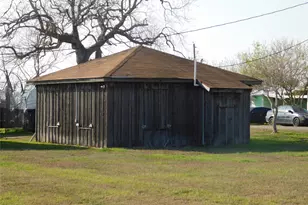 266 First St, Port Lavaca, TX 77979 - Photo 8