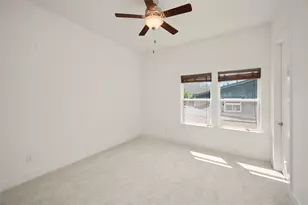 2215 MacArthur St, Houston, TX 77030 - Photo 26