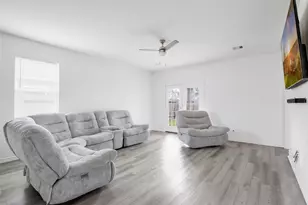 2630 Tracy Ln, Highlands, TX 77562 - Photo 18