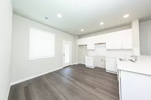2126 Creole Crk Ln, Houston, TX 77090 - Photo 4