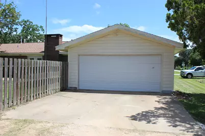 300 E Austin Avenue, Palacios, TX 77465 - Photo 16
