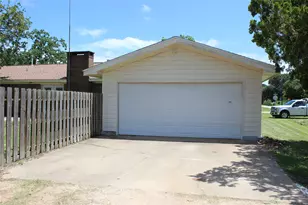 300 E Austin Ave, Palacios, TX 77465 - Photo 16