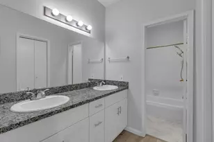 9707 Richmond Ave, Houston, TX 77042 - Photo 14