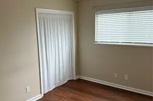 4910 Alamo Dr, Galveston, TX 77551 - Photo 8