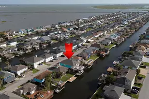 1003 Redfish St, Bayou Vista, TX 77563 - Photo 1