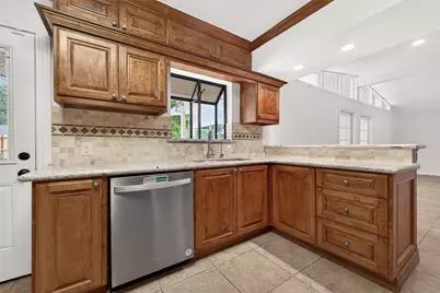 5422 Hummingbird Street, Houston, TX 77096 - Photo 6