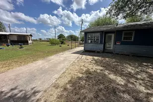 241 E Melton Park Dr, Mercedes, TX 78570 - Photo 2