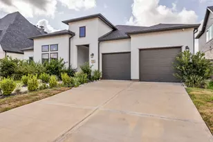 10922 Providence Ct, Missouri City, TX 77459 - Photo 2