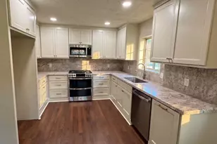 2500 Briarwood Cir, Bryan, TX 77802 - Photo 4