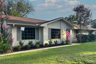 2500 Briarwood Cir, Bryan, TX 77802 - Photo 2