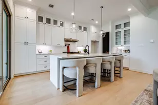 918 Peden St, Houston, TX 77006 - Photo 8