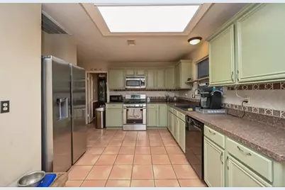 1013 Chesterwood Drive, Pearland, TX 77581 - Photo 6