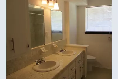 909 Broadmoor Drive, Huntsville, TX 77340 - Photo 12