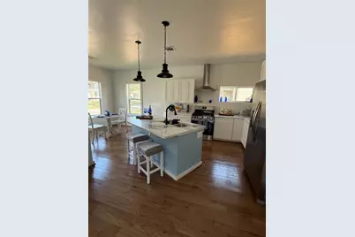 504 N Lake Avenue, Eagle Lake, TX 77434 - Photo 2