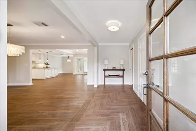 10106 Candlewood Drive, Houston, TX 77042 - Photo 2