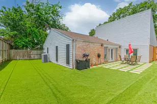 13919 Swiss Hill Dr, Houston, TX 77077 - Photo 32