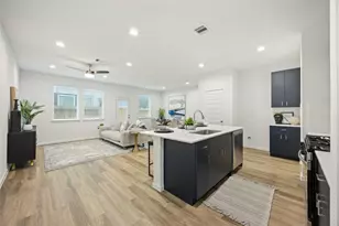 7715 Inwood Hls Ln, Houston, TX 77088 - Photo 12