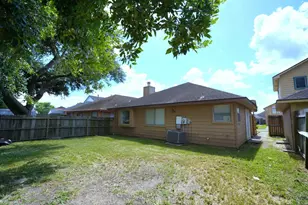 106 Coffee Ln, Lake Jackson, TX 77566 - Photo 32