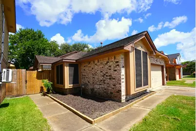 106 Coffee Lane, Lake Jackson, TX 77566 - Photo 4