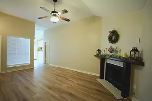 106 Coffee Ln, Lake Jackson, TX 77566 - Photo 10