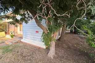 509 N Waggoner St, Electra, TX 76360 - Photo 2