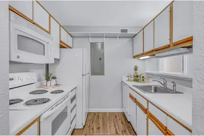 517 Southwest Parkway #301, College Station, TX 77840 - Photo 4