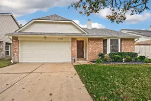 2011 Creek Valley Ln, Sugar Land, TX 77478 - Photo 2