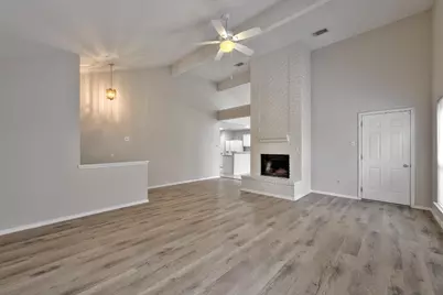 2011 Creek Valley Lane, Sugar Land, TX 77478 - Photo 4