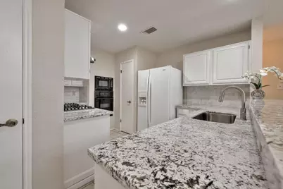 2011 Creek Valley Lane, Sugar Land, TX 77478 - Photo 8