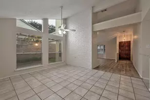 2011 Creek Valley Ln, Sugar Land, TX 77478 - Photo 6