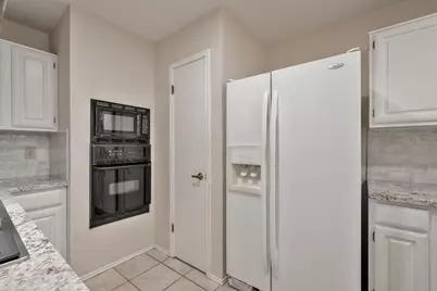 2011 Creek Valley Lane, Sugar Land, TX 77478 - Photo 10