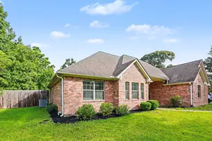 16109 McQueen Rd, Conroe, TX 77302 - Photo 2