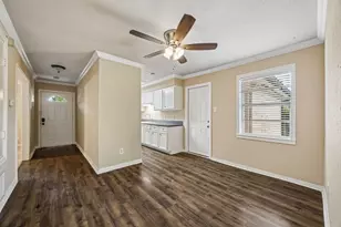 511 Debbie Ln, Alvin, TX 77511 - Photo 2