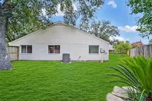 2303 Willow Lake Dr, Houston, TX 77077 - Photo 20