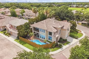 320 Harborside Cir, Kemah, TX 77565 - Photo 1