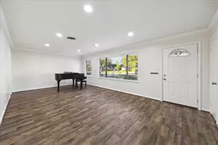 1309 Centennial Dr, Houston, TX 77055 - Photo 4