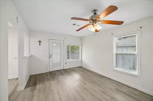 8525 Dosia St, Houston, TX 77051 - Photo 4