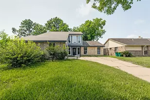 5831 Fair Forest Dr, Houston, TX 77088 - Photo 2