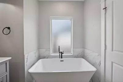 8458 Berry Green Lane, Houston, TX 77022 - Photo 18